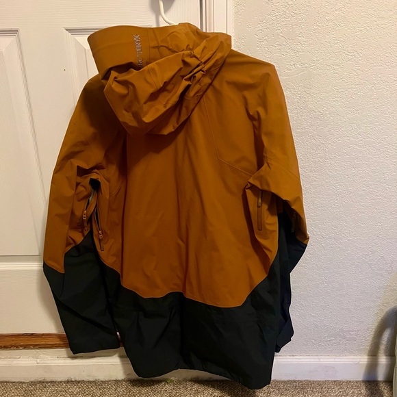 Arcteryx Rush Shell Jacket - Picture 2 of 3